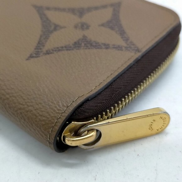 Louis Vuitton Brown Monogram Giant Leather Wallet 547-070425 - Picture 4 of 9